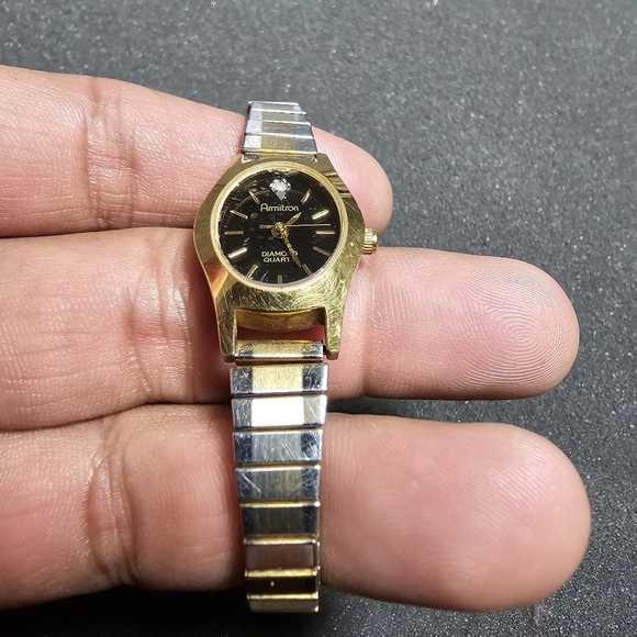 Armitron Diamind Quartz Ladies Watch Gold Tone Black Dial Working 25/5116 shows - Picture 2 of 9